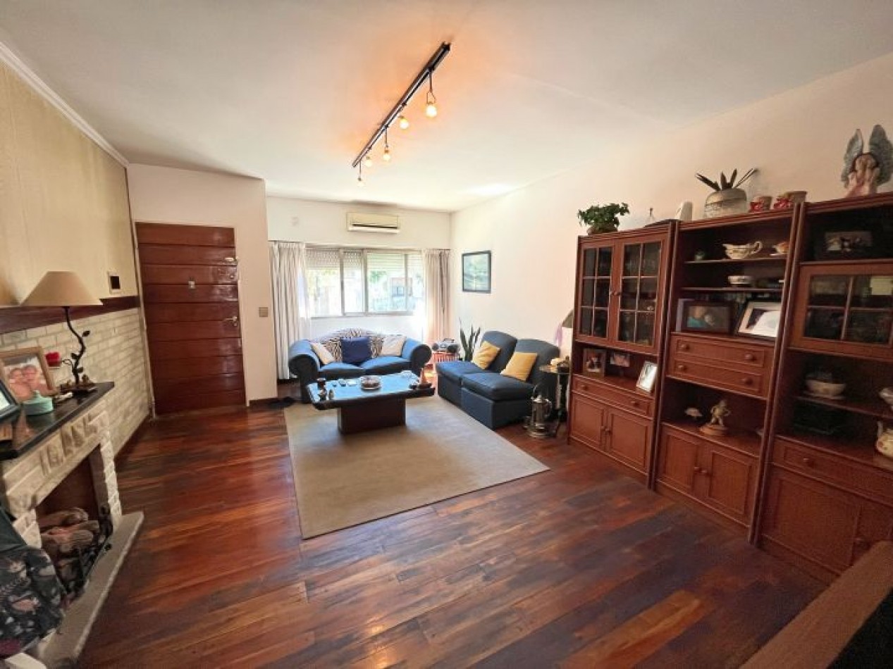 VENTA TRIPLEX PARQUE AVELLANEDA 5 AMBIENTES CON PATIO/ APTO CREDITO