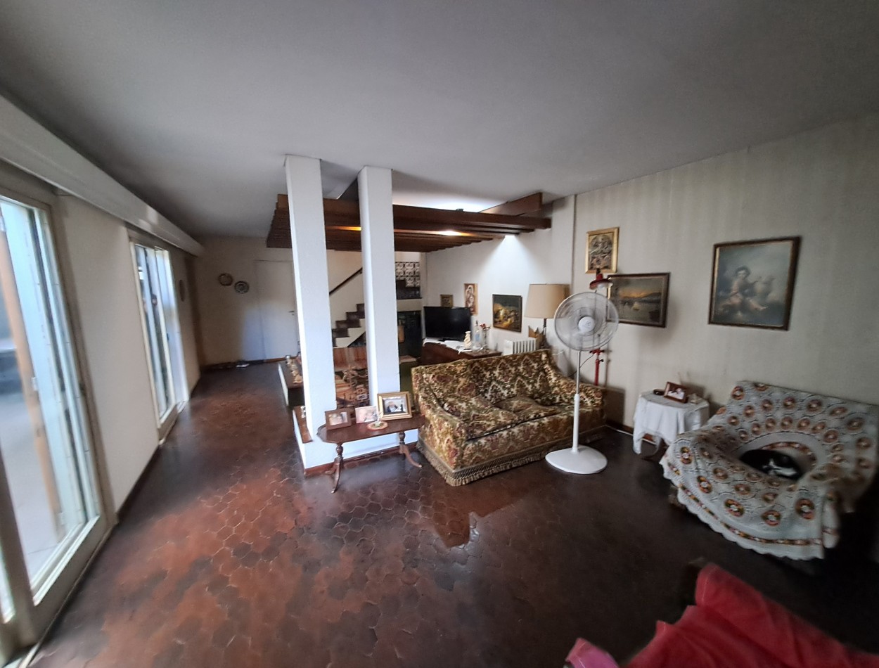 Venta Casa 5 Ambientes Con Lote Propio De 301 M2, Ideal Desarrollo Inmobiliario. Devoto