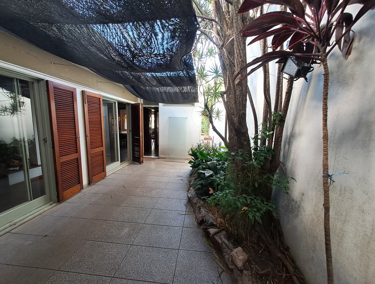 Venta Casa 5 Ambientes Con Lote Propio De 301 M2, Ideal Desarrollo Inmobiliario. Devoto