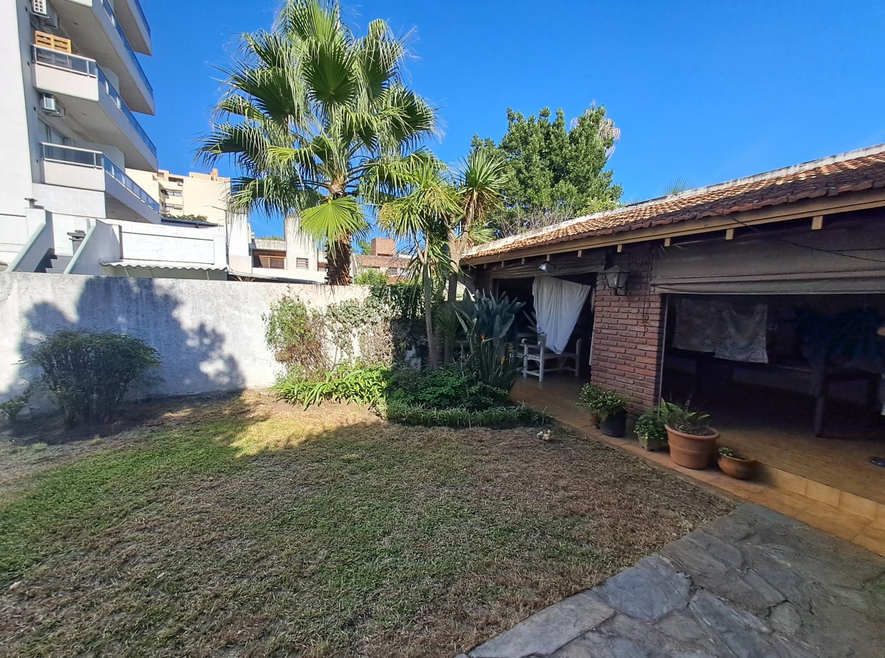 Venta Casa 5 Ambientes Con Lote Propio De 301 M2, Ideal Desarrollo Inmobiliario. Devoto