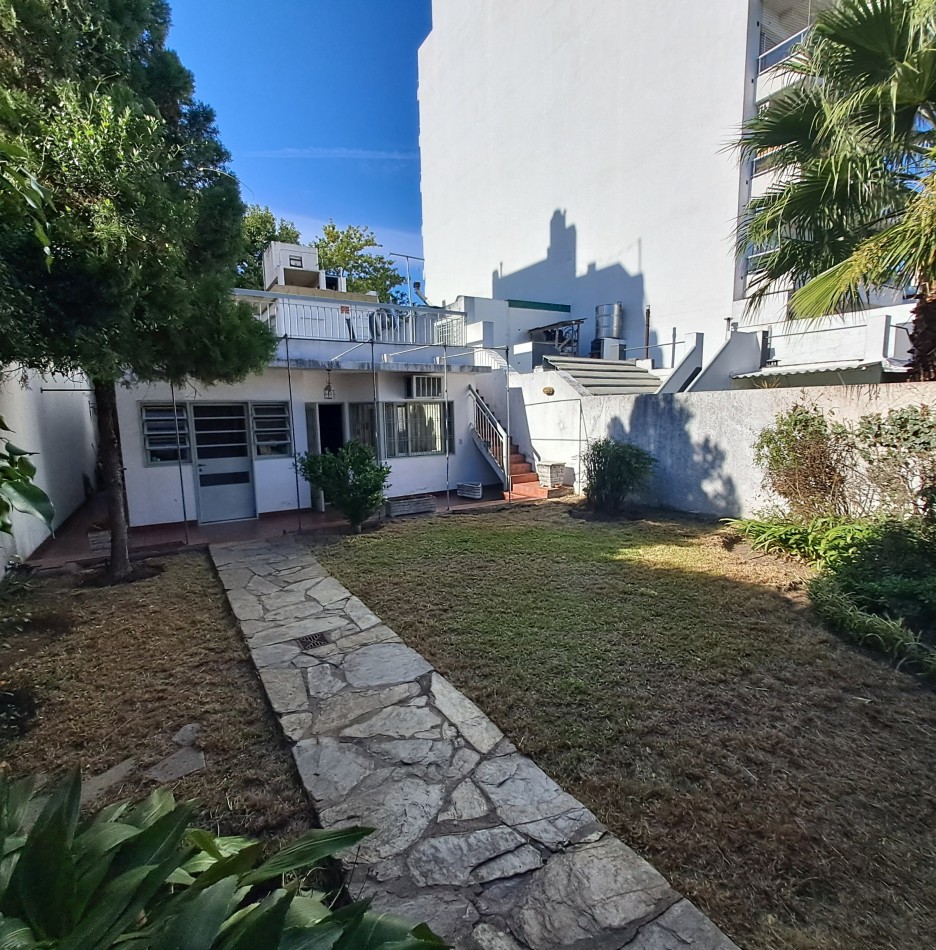 Venta Casa 5 Ambientes Con Lote Propio De 301 M2, Ideal Desarrollo Inmobiliario. Devoto