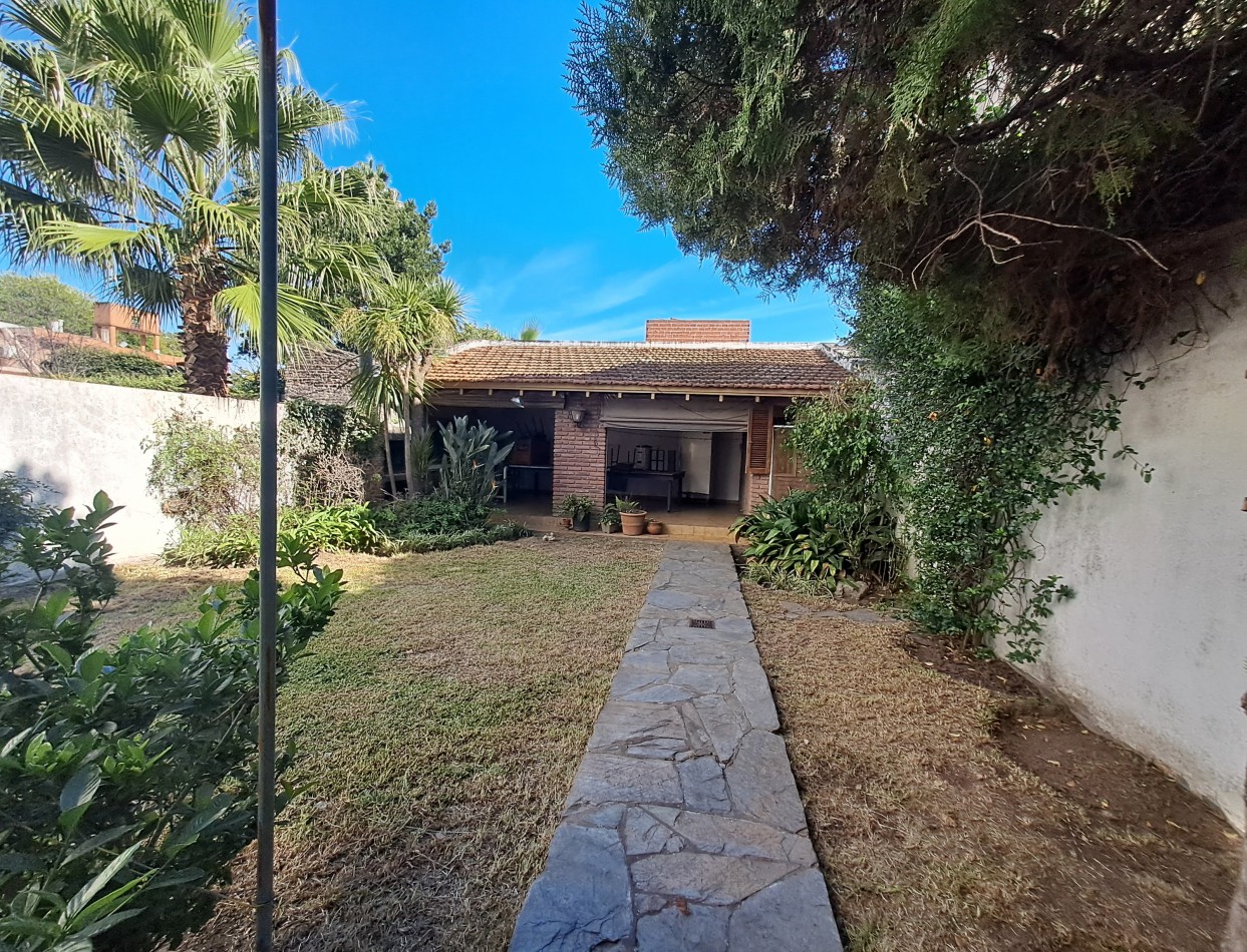 Venta Casa 5 Ambientes Con Lote Propio De 301 M2, Ideal Desarrollo Inmobiliario. Devoto