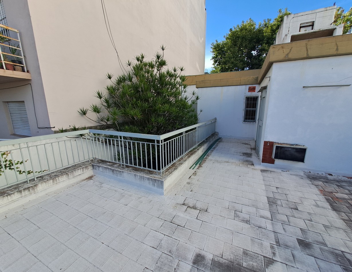Venta Casa 5 Ambientes Con Lote Propio De 301 M2, Ideal Desarrollo Inmobiliario. Devoto