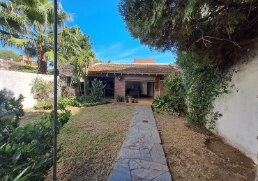 Venta Casa 5 Ambientes Con Lote Propio De 301 M2, Ideal Desarrollo Inmobiliario. Devoto